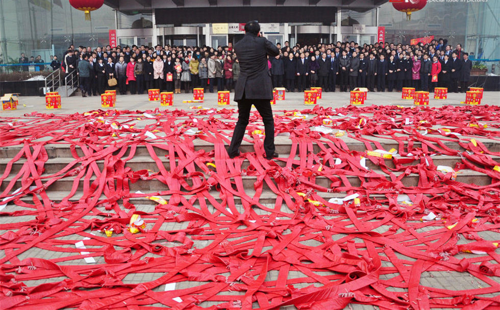 图说鞭炮文化在中国:喜庆与污染同在(组图) 图说鞭炮文化在中国:喜庆与污染同在(组图)
