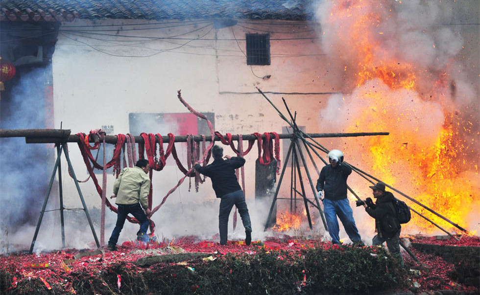 图说鞭炮文化在中国:喜庆与污染同在(组图) 图说鞭炮文化在中国:喜庆与污染同在(组图)