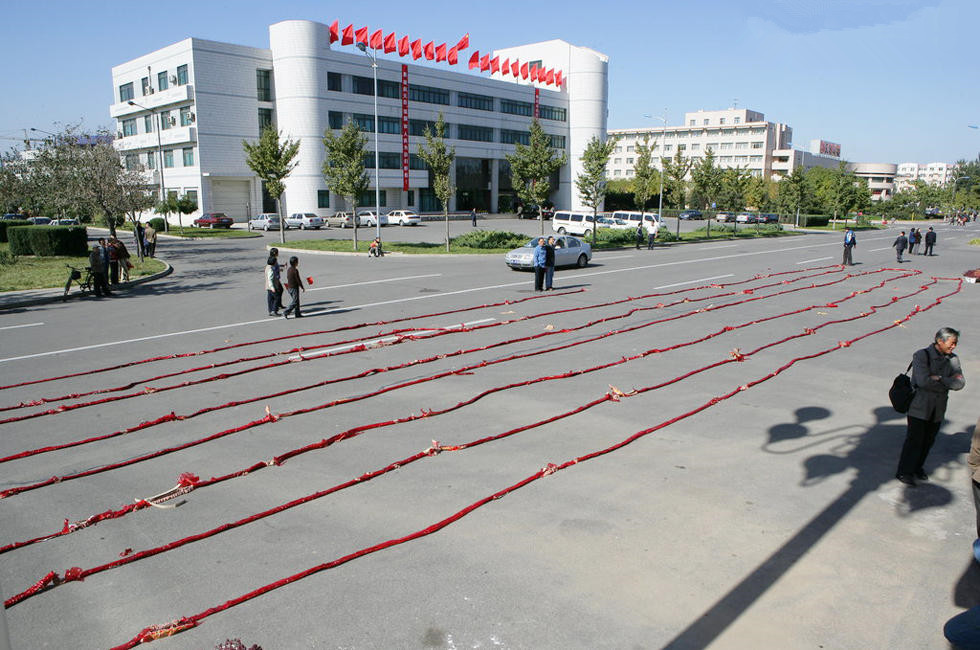 图说鞭炮文化在中国:喜庆与污染同在(组图) 图说鞭炮文化在中国:喜庆与污染同在(组图)